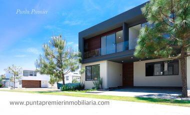 Casa de Lujo en Venta Colinas de Los Virreyes Residencial Zona Andares Puerta de Hierro Zapopan