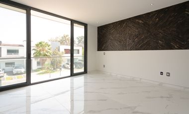 Casa en Venta Nueva de Lujo en Parque Virreyes frente Puerta las Lomas zona Andares Zapopan