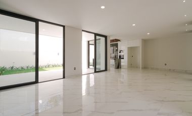 Casa en Venta Nueva de Lujo en Parque Virreyes frente Puerta las Lomas zona Andares Zapopan