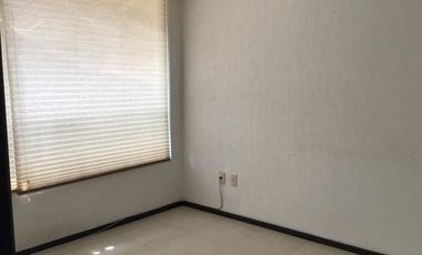 Casa en Renta en Metepec con vigilancia las 24 horas excelente ubicación.