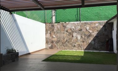 Casa en Renta en Metepec con vigilancia las 24 horas excelente ubicación.