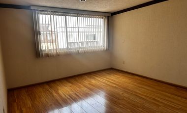 Casa en Renta en Metepec con vigilancia las 24 horas excelente ubicación.