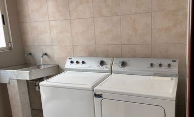 Amplia casa en Renta totalmente amueblada