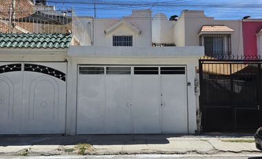 Casa amueblada en La Castellana - Salida a Silao - Lista para habitar