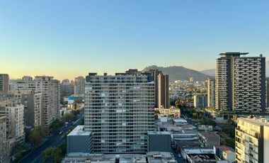 Se Vende 3 Dormitorios, Estacionamiento. Excelente Ubicación junto a Metro Irarrázaval