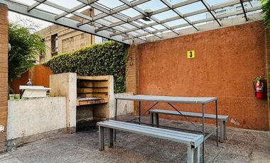 Se Vende 3 Dormitorios, Estacionamiento. Excelente Ubicación junto a Metro Irarrázaval