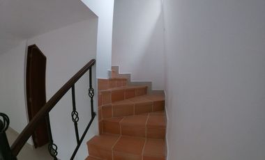 VENTA CASA CON 3  PLANTAS