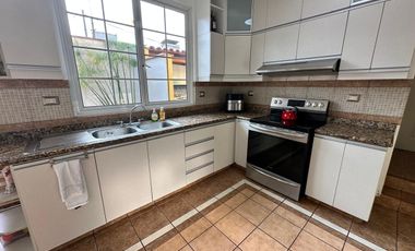 Venta de Casa en Condominio con piscina, terraza y jardín, en El Sol de La Molina, La Molina