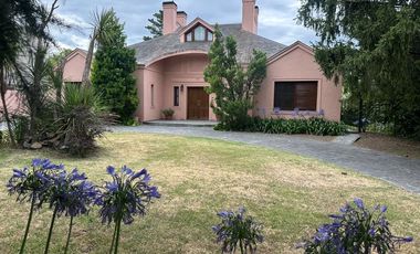 Avenida Bolivar casa a la venta.