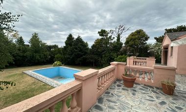 Avenida Bolivar casa a la venta.