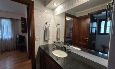Avenida Bolivar casa a la venta.