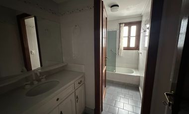Avenida Bolivar casa a la venta.