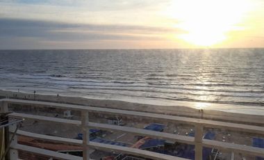 3 AMBIENTES  - VENTA - GESELL CENTRO - RECICLADO - VISTA AL MAR Y COCHERA