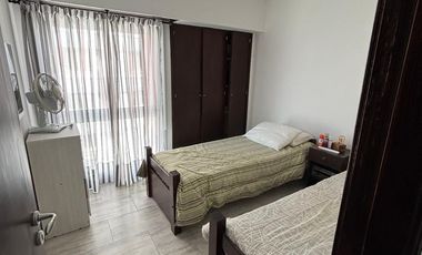 3 AMBIENTES  - VENTA - GESELL CENTRO - RECICLADO - VISTA AL MAR Y COCHERA