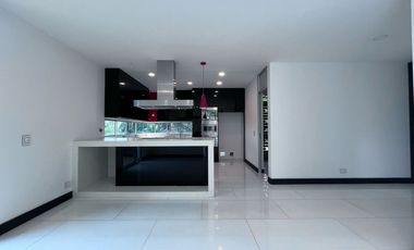Casa en arriendo en Loma del Escobero, Envigado, Antioquia