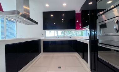 Casa en arriendo en Loma del Escobero, Envigado, Antioquia
