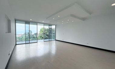 Casa en arriendo en Loma del Escobero, Envigado, Antioquia