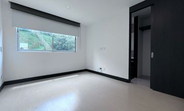 Casa en arriendo en Loma del Escobero, Envigado, Antioquia