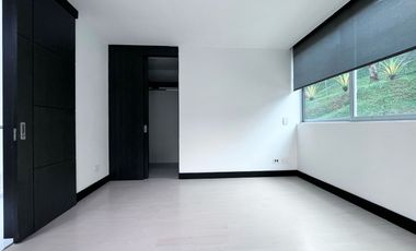 Casa en arriendo en Loma del Escobero, Envigado, Antioquia