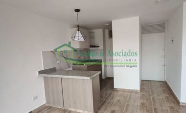 Arrendamos hermoso apartamento esquinero en la Urbanización Navarra