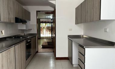 Casa en arriendo en Las Brujas, Envigado, Antioquia