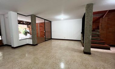 Casa en arriendo en Las Brujas, Envigado, Antioquia