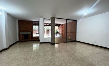 Casa en arriendo en Las Brujas, Envigado, Antioquia