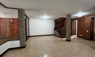 Casa en arriendo en Las Brujas, Envigado, Antioquia