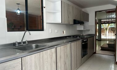 Casa en arriendo en Las Brujas, Envigado, Antioquia