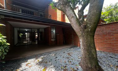 Casa en arriendo en Las Brujas, Envigado, Antioquia