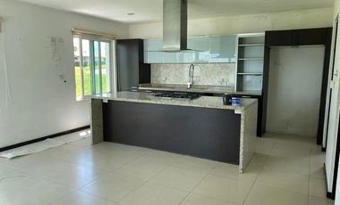 CASA EN RENTA CON VISTA AL CAMPO DE GOLF EN LA VISTA COUNTRY CLUB