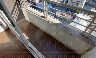Arriendo departamento 2D 1B en Santiago Centro, límite con Ñuñoa, a pasos del metro Irarrázaval, con piscina, gimnasio y quinchos.