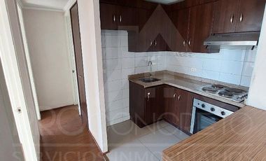 Arriendo departamento 2D 1B en Santiago Centro, límite con Ñuñoa, a pasos del metro Irarrázaval, con piscina, gimnasio y quinchos.