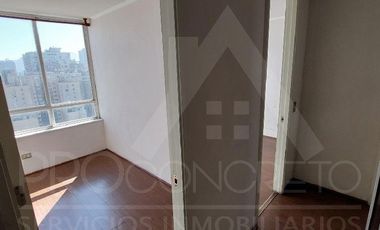 Arriendo departamento 2D 1B en Santiago Centro, límite con Ñuñoa, a pasos del metro Irarrázaval, con piscina, gimnasio y quinchos.