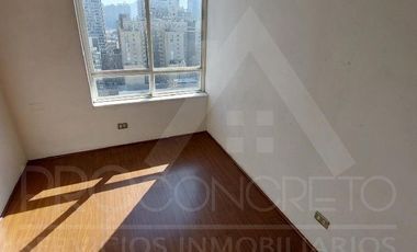 Arriendo departamento 2D 1B en Santiago Centro, límite con Ñuñoa, a pasos del metro Irarrázaval, con piscina, gimnasio y quinchos.