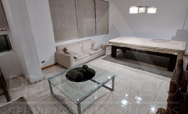 Arriendo departamento 2D 1B en Santiago Centro, límite con Ñuñoa, a pasos del metro Irarrázaval, con piscina, gimnasio y quinchos.