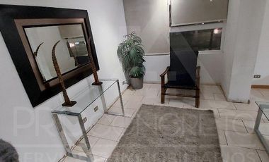Arriendo departamento 2D 1B en Santiago Centro, límite con Ñuñoa, a pasos del metro Irarrázaval, con piscina, gimnasio y quinchos.