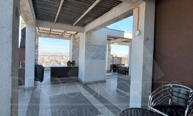 Arriendo departamento 2D 1B en Santiago Centro, límite con Ñuñoa, a pasos del metro Irarrázaval, con piscina, gimnasio y quinchos.