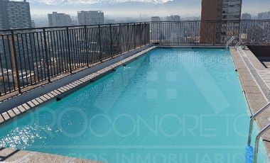 Arriendo departamento 2D 1B en Santiago Centro, límite con Ñuñoa, a pasos del metro Irarrázaval, con piscina, gimnasio y quinchos.