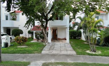 CASA EN PLAYACAR