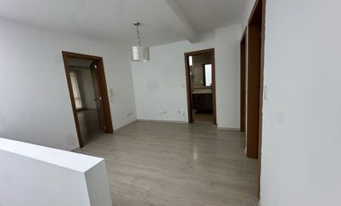 Casa de renta en Cumbaya sector San Patricio, 180m2 de jardín, fácil acceso a la Ruta Viva, Simón Bolivar.