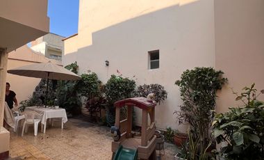 AMPLIA CASA EN EL LIMITE DE LINCE Y SAN ISIDRO EN VENTA