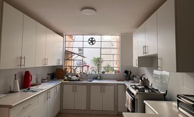 AMPLIA CASA EN EL LIMITE DE LINCE Y SAN ISIDRO EN VENTA