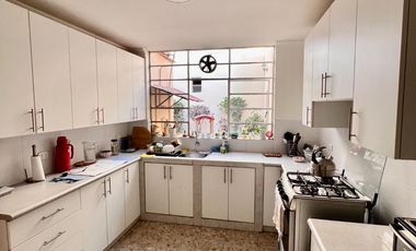 AMPLIA CASA EN EL LIMITE DE LINCE Y SAN ISIDRO EN VENTA