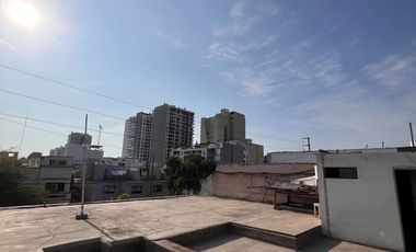 AMPLIA CASA EN EL LIMITE DE LINCE Y SAN ISIDRO EN VENTA