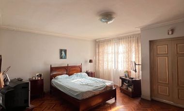 AMPLIA CASA EN EL LIMITE DE LINCE Y SAN ISIDRO EN VENTA