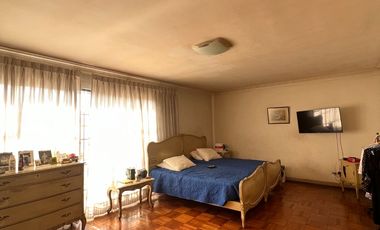 AMPLIA CASA EN EL LIMITE DE LINCE Y SAN ISIDRO EN VENTA
