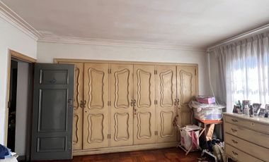 AMPLIA CASA EN EL LIMITE DE LINCE Y SAN ISIDRO EN VENTA