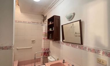 AMPLIA CASA EN EL LIMITE DE LINCE Y SAN ISIDRO EN VENTA