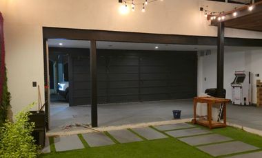 Venta de Loft con acabados Luxury, como parota, mármol, granito, cristal templado, laja con un diseño moderno, en el Fraccionamiento Lomas del Sur.